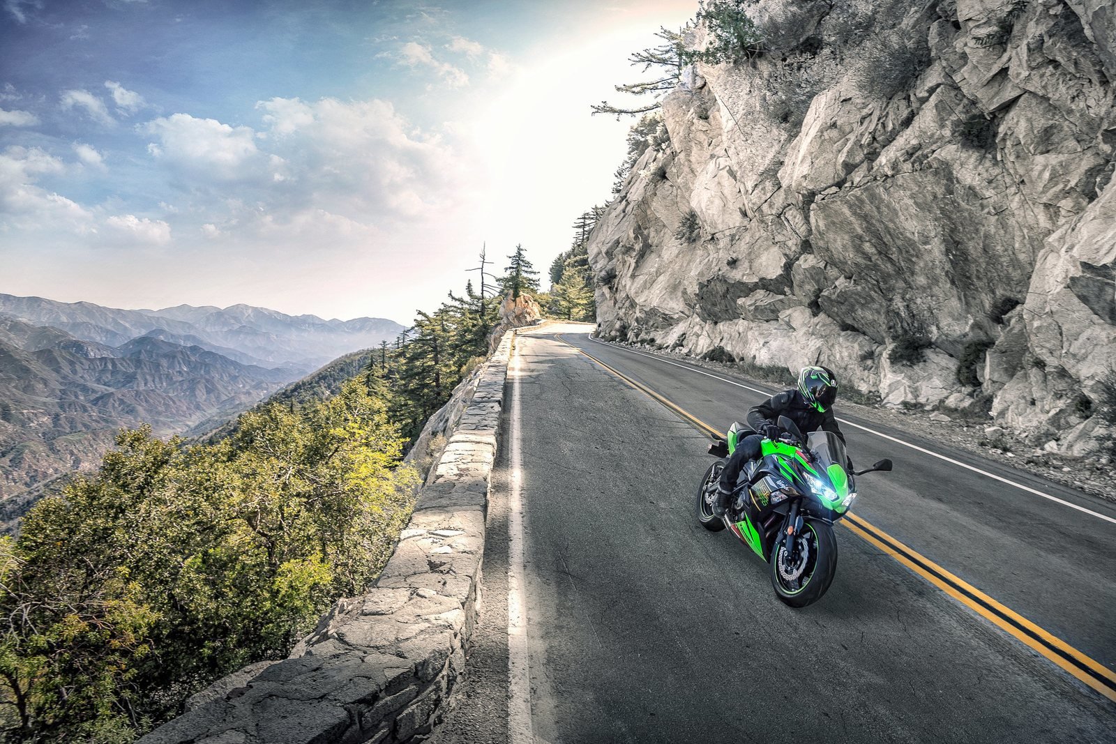 2020-kawasaki-ninja_650-2_1600x0w