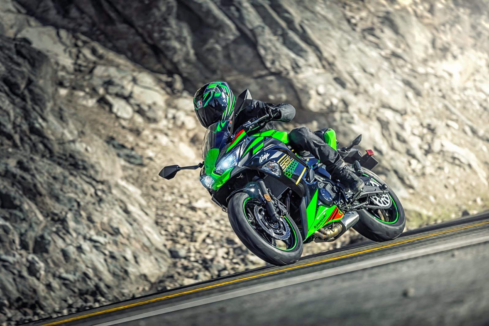 2020-kawasaki-ninja_650-5_1600x0w