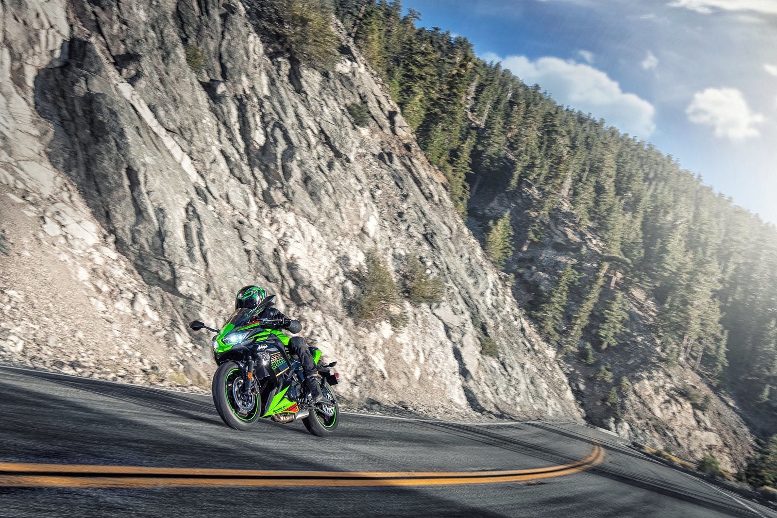 2020-kawasaki-ninja_650-7_1600x0w