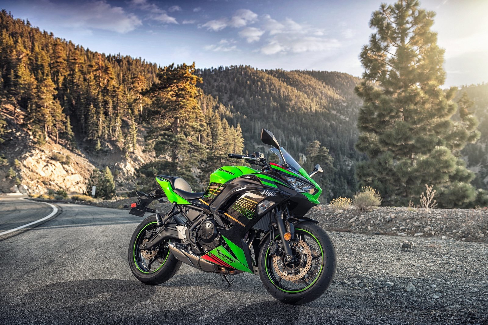 2020-kawasaki-ninja_650-8_1600x0w