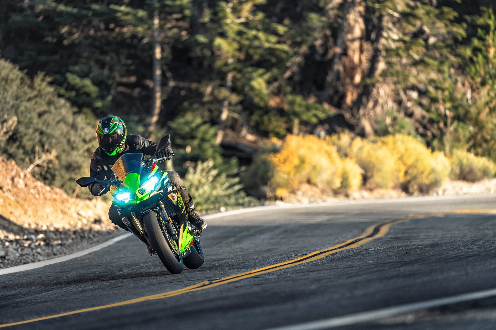 2020-kawasaki-ninja_650-9_1600x0w